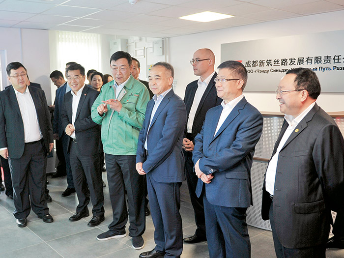  2018.8.29四川省委常委、成都市委书记范锐平视察KU游体育股份“中白工业园”项目投产运营仪式