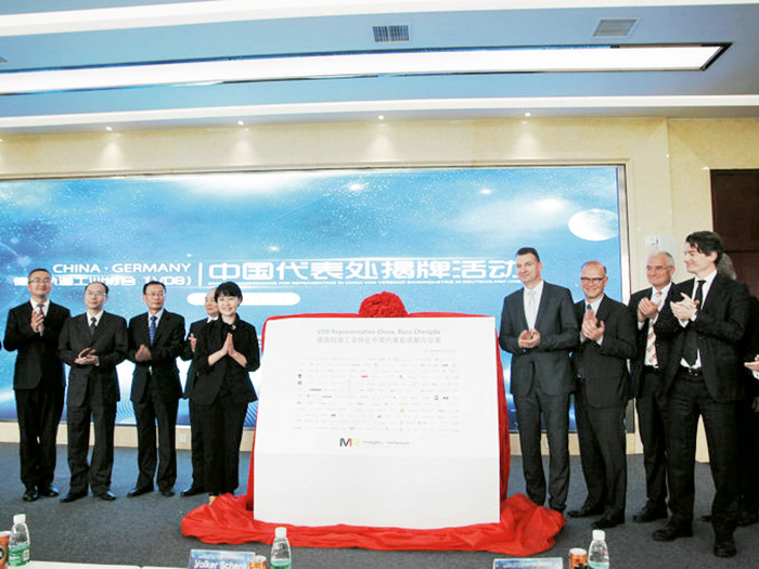  德国轨道工业协会（VDB）的中方合作伙伴之一KU游体育股份参与中国代表处揭牌仪式活动。